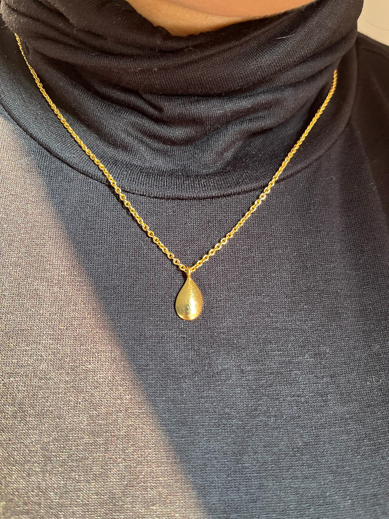 Drop pendant with chain